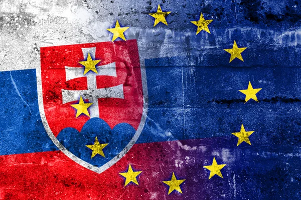 Slovakia and European Union Flag painted on grunge wall — Stock Photo, Image