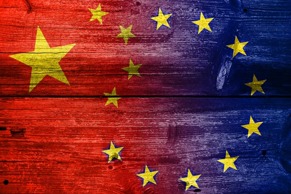 China and European Union Flag painted on old wood plank texture — Stock Photo, Image