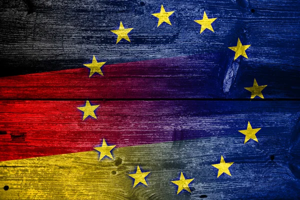 Bandera de Alemania y de la Unión Europea pintada sobre madera vieja textura del tablón —  Fotos de Stock