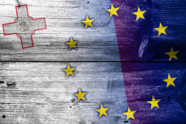 Malta a vlajka Evropské unie maloval na staré dřevěné prkenné textury — Stock fotografie