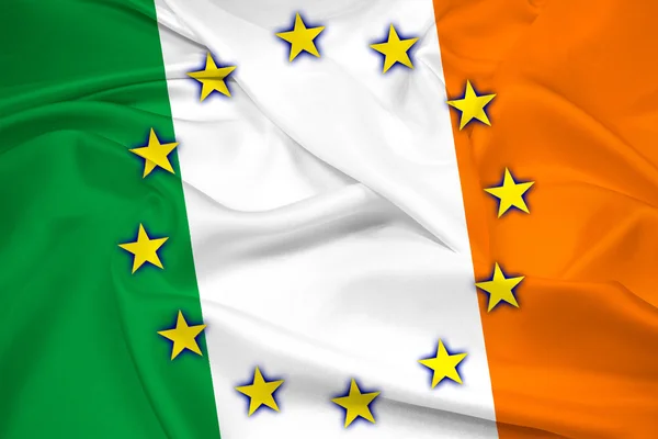 Розмахував прапором Ірландії та Європейського Союзу — стокове фото