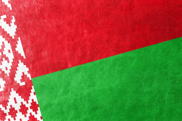 Deri dokusu üzerinde boyalı Beyaz Rusya bayrağı — Stok fotoğraf