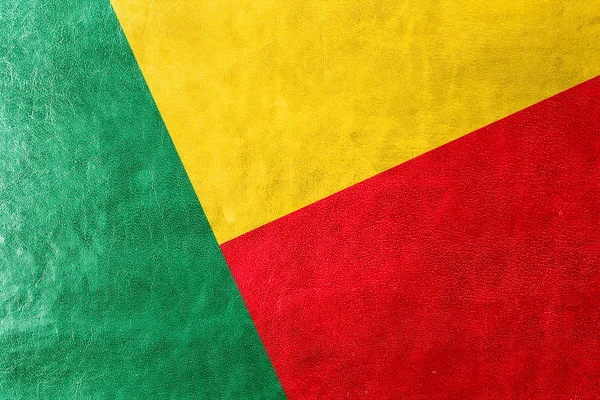 Benins flagga målade på läder texture — Stockfoto