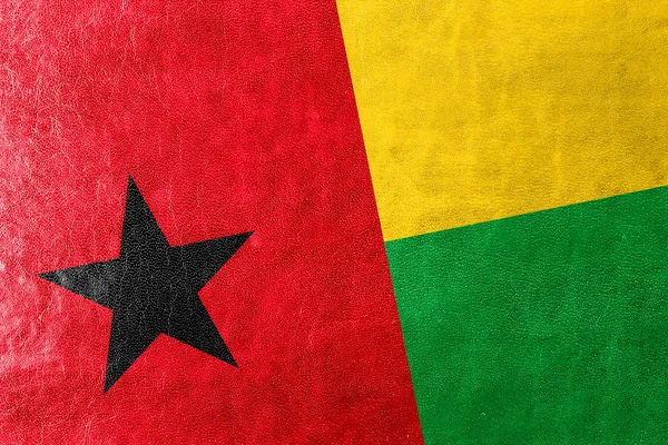 Guinea Bissau Bandiera dipinta su texture in pelle — Foto Stock