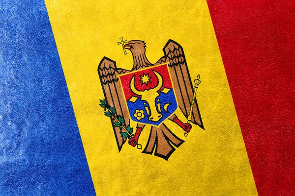 Bandera de Moldavia pintada sobre textura de cuero —  Fotos de Stock