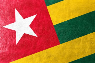 deri dokusu üzerinde boyalı togo bayrağı