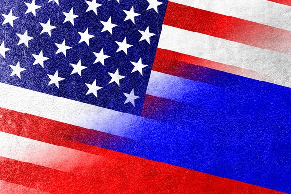 Bandera de Estados Unidos y Rusia pintada sobre textura de cuero — Foto de Stock