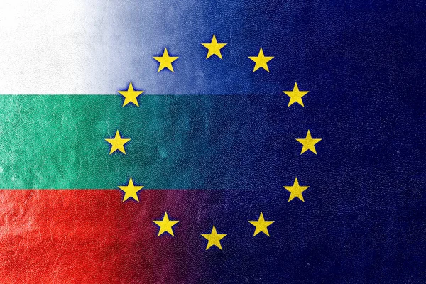 Bandera de Bulgaria y la Unión Europea pintada sobre textura de cuero — Foto de Stock