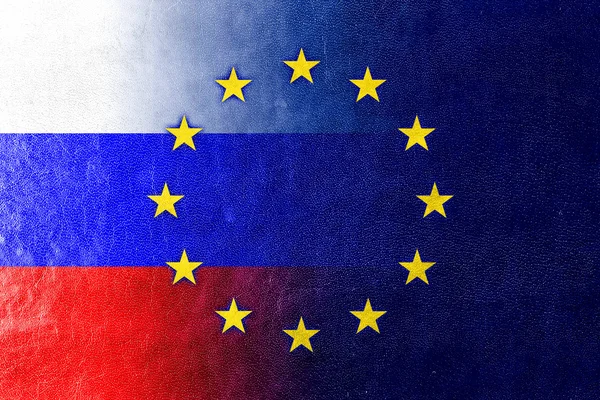 革の質感に描かれたロシアと欧州連合の旗 — ストック写真
