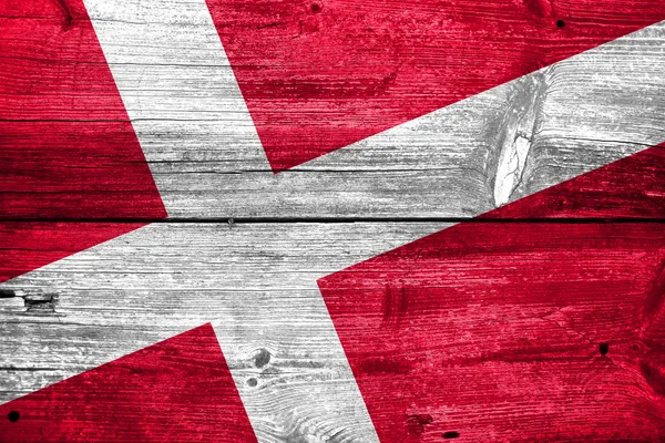 Vlajka Dánsko na staré dřevěné prkenné pozadí — Stock fotografie