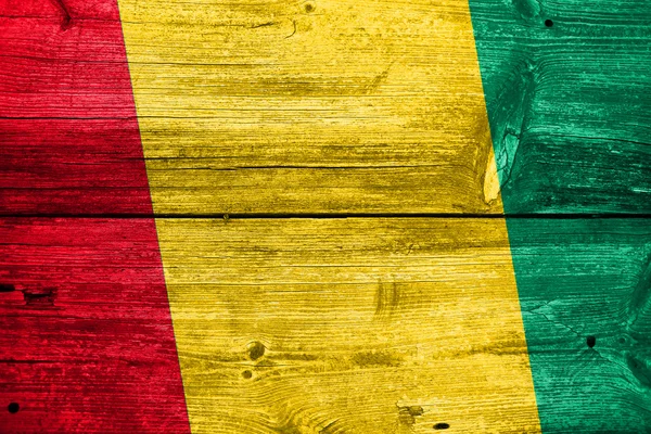 Guinea flaggan målad på gammal trä planka bakgrund — Stockfoto