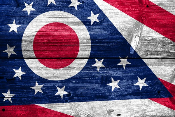 Vlajka státu Ohio na staré dřevěné prkenné textury — Stock fotografie
