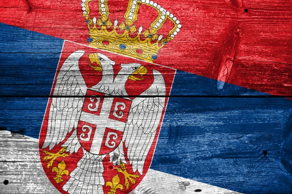 Bandera de Serbia pintada sobre madera vieja textura del tablón —  Fotos de Stock