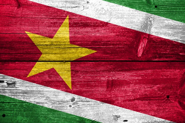 Bandeira do Suriname pintada na textura da tábua de madeira velha — Fotografia de Stock