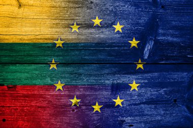 Litvanya ve Avrupa Birliği bayrağı eski ahşap tahta dokusu üzerinde boyalı