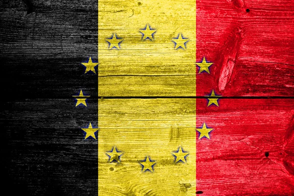 Бельгія та Європейський Союз прапор намальовані на старе дерево дерев'яна текстури — стокове фото