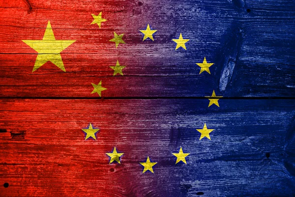 China and European Union Flag painted on old wood plank texture — Stock Photo, Image