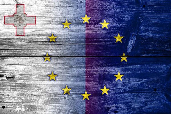 Malte et Union européenne Drapeau peint sur une vieille planche de bois — Photo