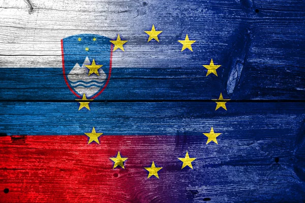 Slovenia e Unione Europea Bandiera dipinta su tavola di legno vecchio — Foto Stock