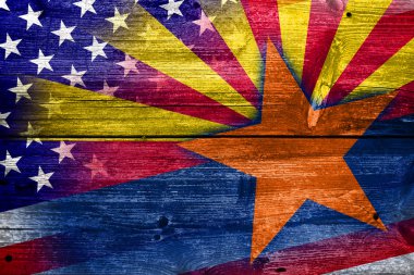 Boyalı eski ahşap tahta dokusu üzerinde ABD ve Arizona Devlet bayrağı