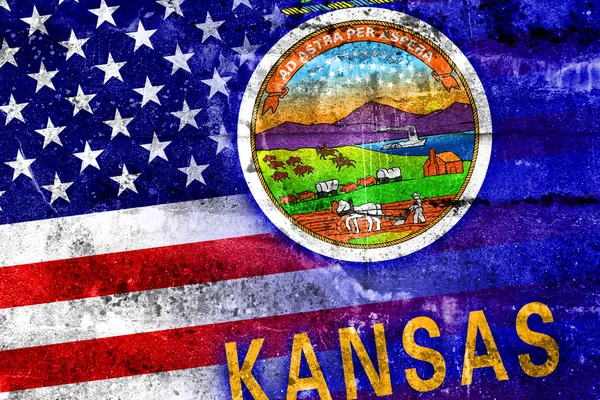EUA e Kansas Bandeira do Estado pintada na parede grunge — Fotografia de Stock