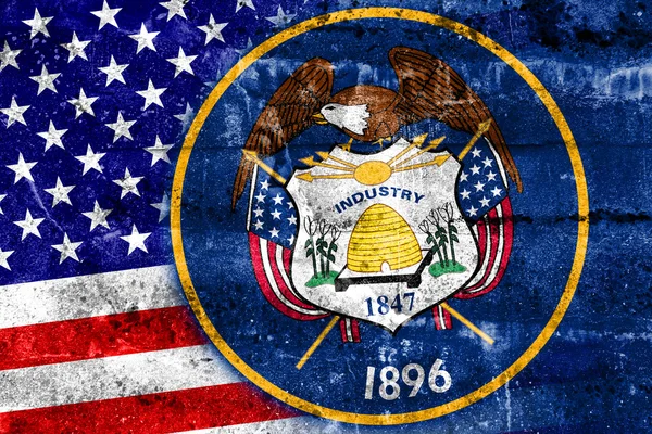 ΗΠΑ και Γιούτα κρατική σημαία ζωγραφισμένο στον τοίχο grunge — Φωτογραφία Αρχείου