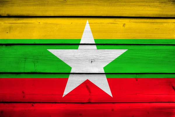 Burma flagga på trä bakgrund — Stockfoto