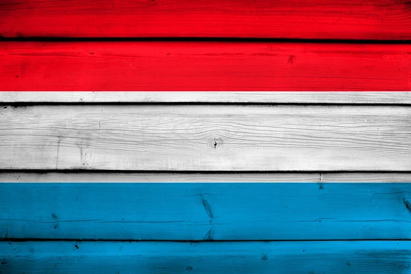 Люксембургский флаг на деревянном фоне — стоковое фото