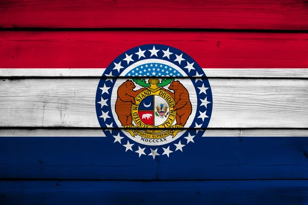 Missouri State Flag on wood background — Stock Photo, Image