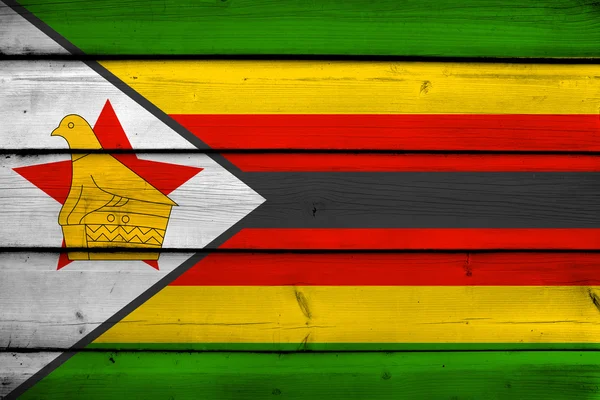 Zimbabwe vlag op hout achtergrond — Stockfoto