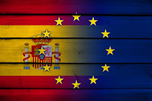 Spanien och Europeiska unionens flagga på trä bakgrund — Stockfoto