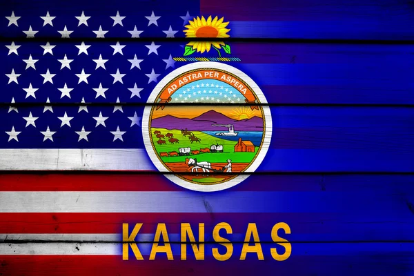 Stati Uniti e Kansas State Flag su sfondo legno — Foto Stock