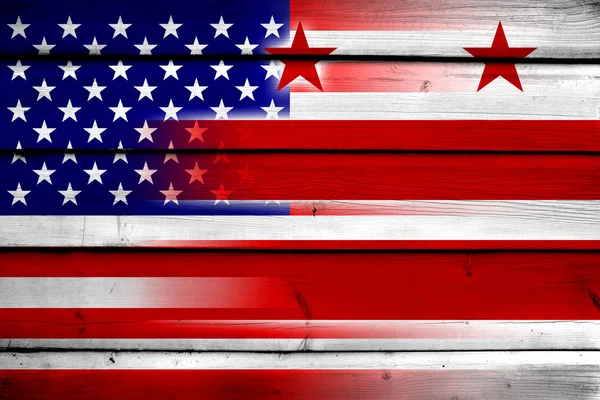 EUA e Washington DC Bandeira sobre fundo de madeira — Fotografia de Stock