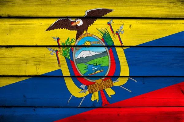 Bandera de Ecuador sobre fondo de madera — Foto de Stock