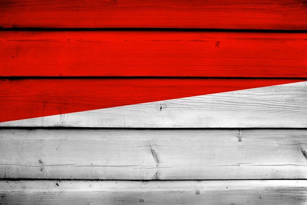 Флаг Монако на деревянном фоне — стоковое фото