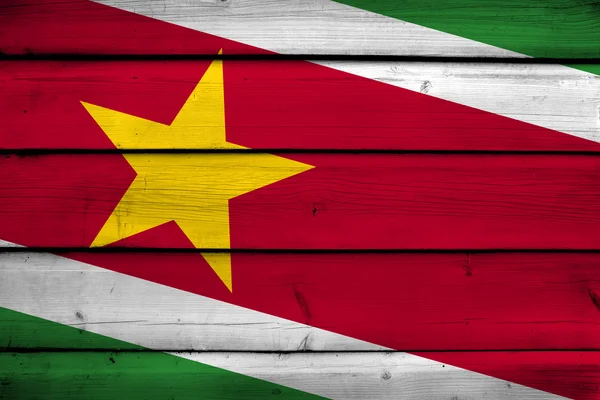 Bandera de Surinam sobre fondo de madera — Foto de Stock