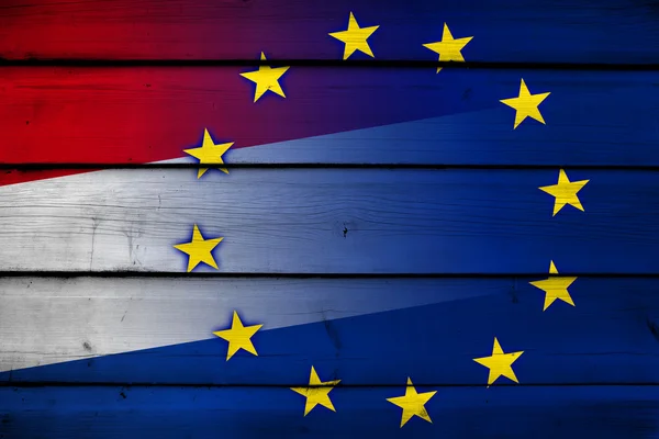 Nederland en de vlag van de Europese Unie op hout achtergrond — Stockfoto