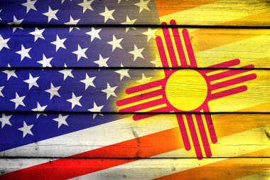 ABD ve New Mexico eyalet bayrağı ahşap arka plan üzerinde