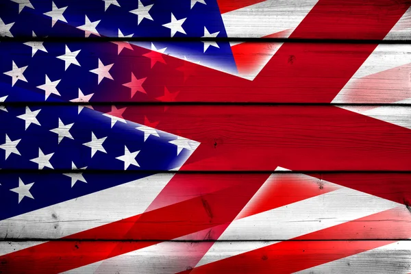 Bandeira do Estado dos EUA e Alabama sobre fundo de madeira — Fotografia de Stock