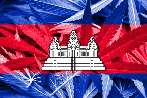 Bandera de Camboya sobre fondo de cannabis. Política de drogas. Legalización de la marihuana — Foto de Stock
