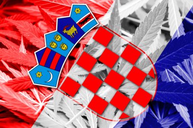 Hırvatistan bayrağı esrar arka plan üzerinde. Uyuşturucu politikası. Marihuana yasallaştırma