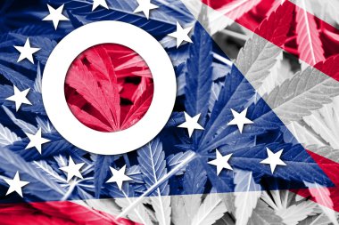 Ohio Devlet bayrağı esrar arka plan üzerinde. Uyuşturucu politikası. Marihuana yasallaştırma