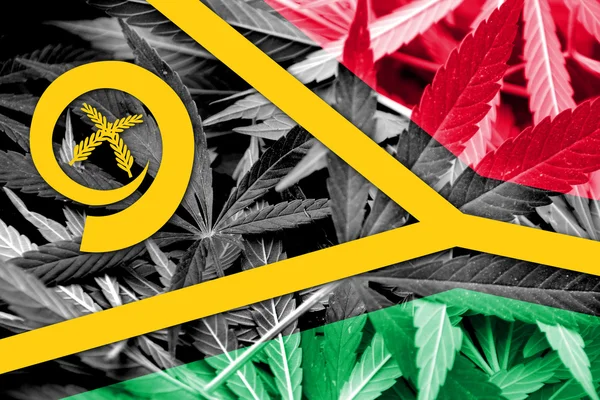 Vanuatu Flagge auf Cannabis Hintergrund. Drogenpolitik. Legalisierung von Marihuana — Stockfoto