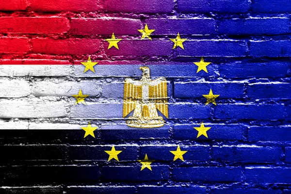 Bandera de la Unión Europea y Egipto pintada en la pared de ladrillo — Foto de Stock