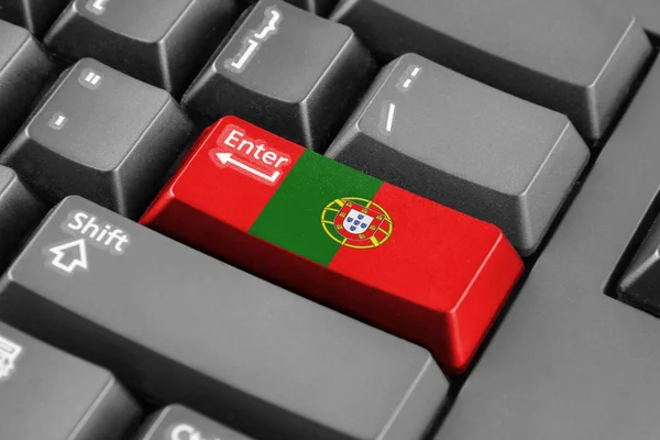 Eingabetaste mit portugiesischer Flagge — Stockfoto