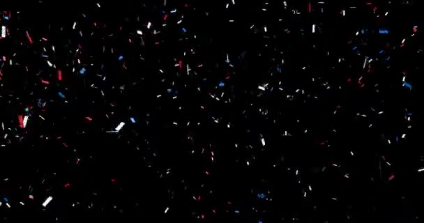 Animation von rot, weiß und blau fallendem Konfetti auf dem dunklen Hintergrund. Die Farben der amerikanischen Flagge. Vereinigten Staaten von Amerika Urlaub. Video animation Ultra HD 4K — Stockvideo