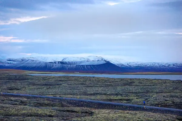 Krafla Lava Fields Przed Kraterem Islandii — Zdjęcie stockowe