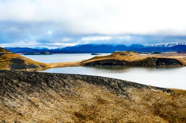 Vulkankratrar Runt Sjön Island — Stockfoto