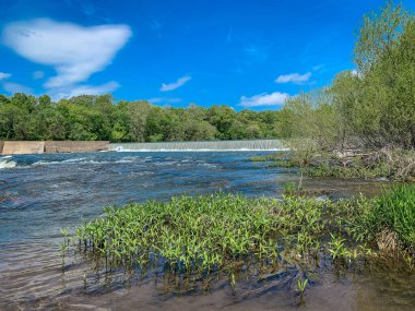 Joplin, Missouri 'deki Shoal Creek' te Grand Falls.