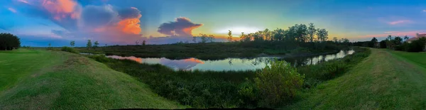 Bunte Sumpfsonnenuntergänge Louisiana Reflektieren Amerikanische Werte — Stockfoto